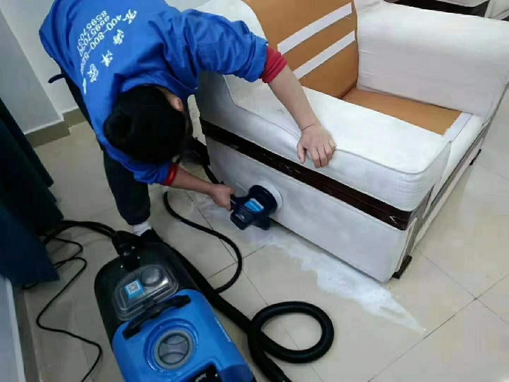 快樂看看沙發是如何清洗，讓它煥然一新