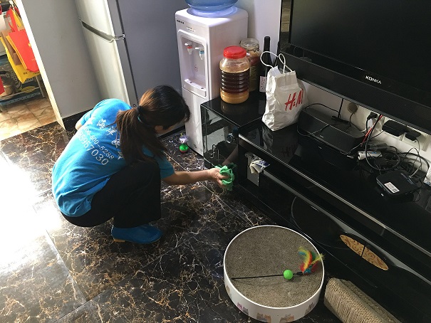 如何消除浴室異味。