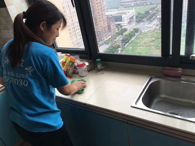 清潔公司推薦怎么防止家具內部返潮的方法