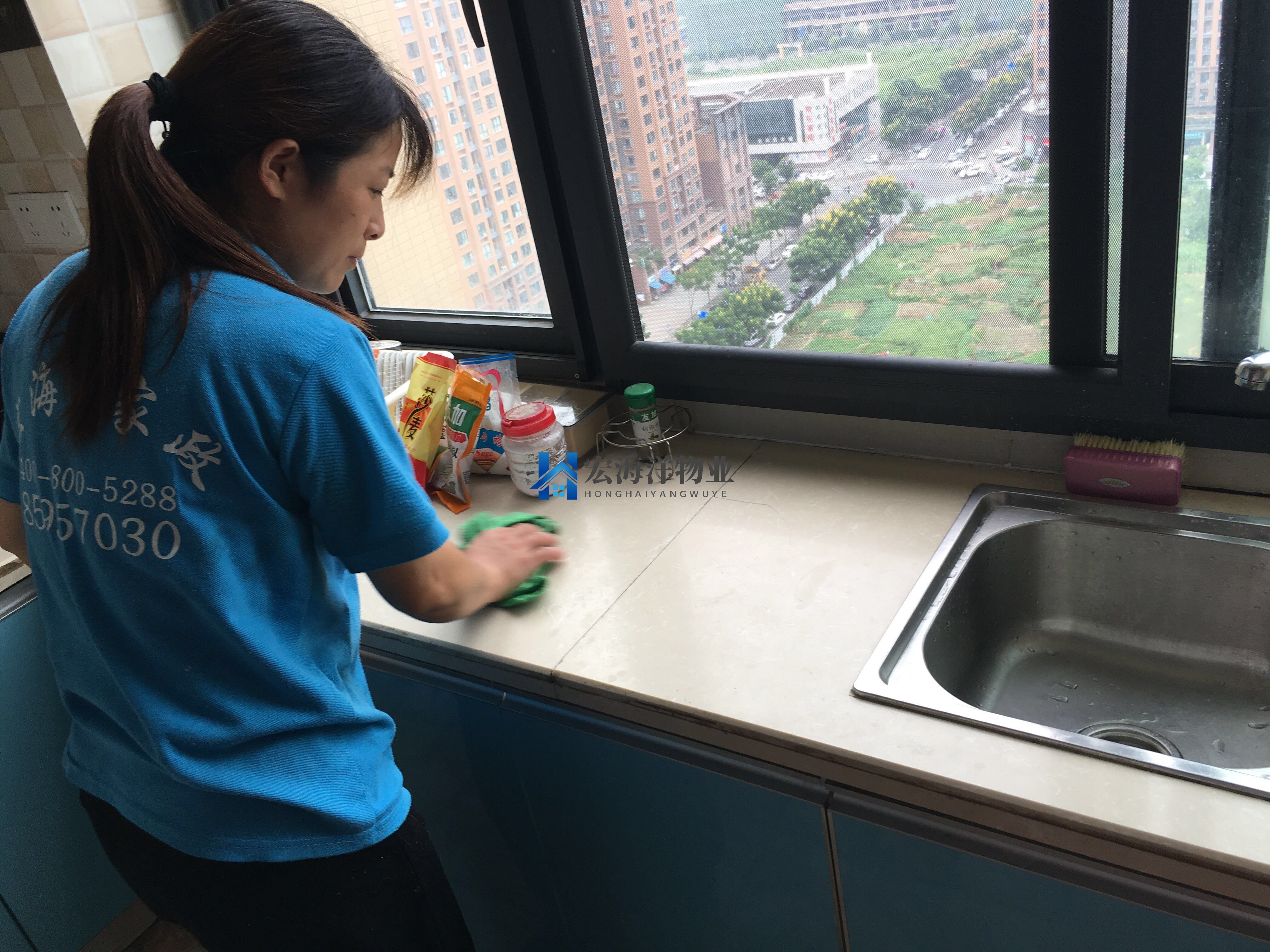 保潔服務網上預約好，還是實地預約好